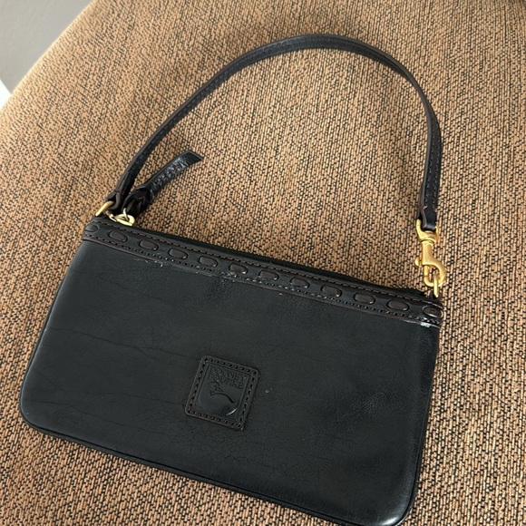 Dooney & Bourke small wristlet black with brown stitching in mint condition - Picture 2 of 9